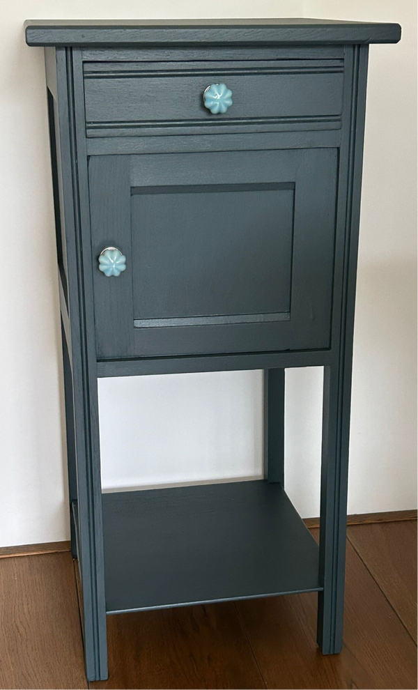 Wandkastje / Halkast / Plantentafel / Nachtkast
