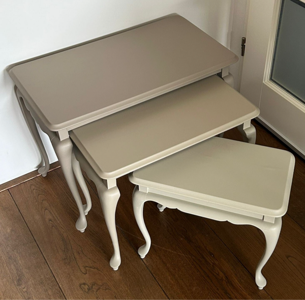 Nest tafeltjes / Bijzet tafeltjes 3 op een rij