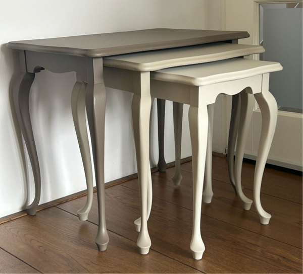 Nest tafeltjes / Bijzet tafeltjes 3 op een rij