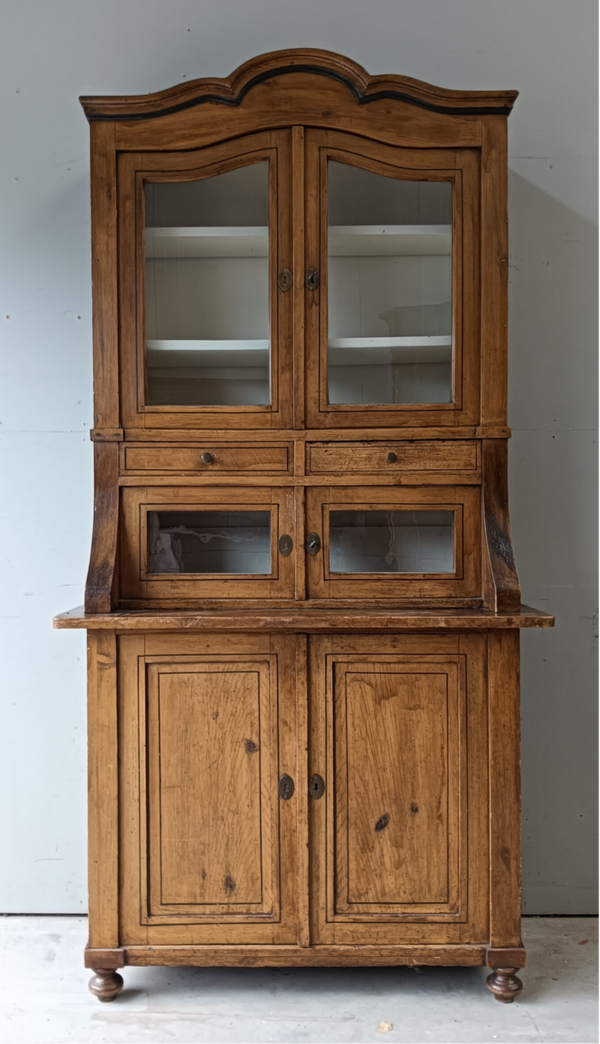 Buffetkast / Vitrine kast / Servieskast / Wandkast