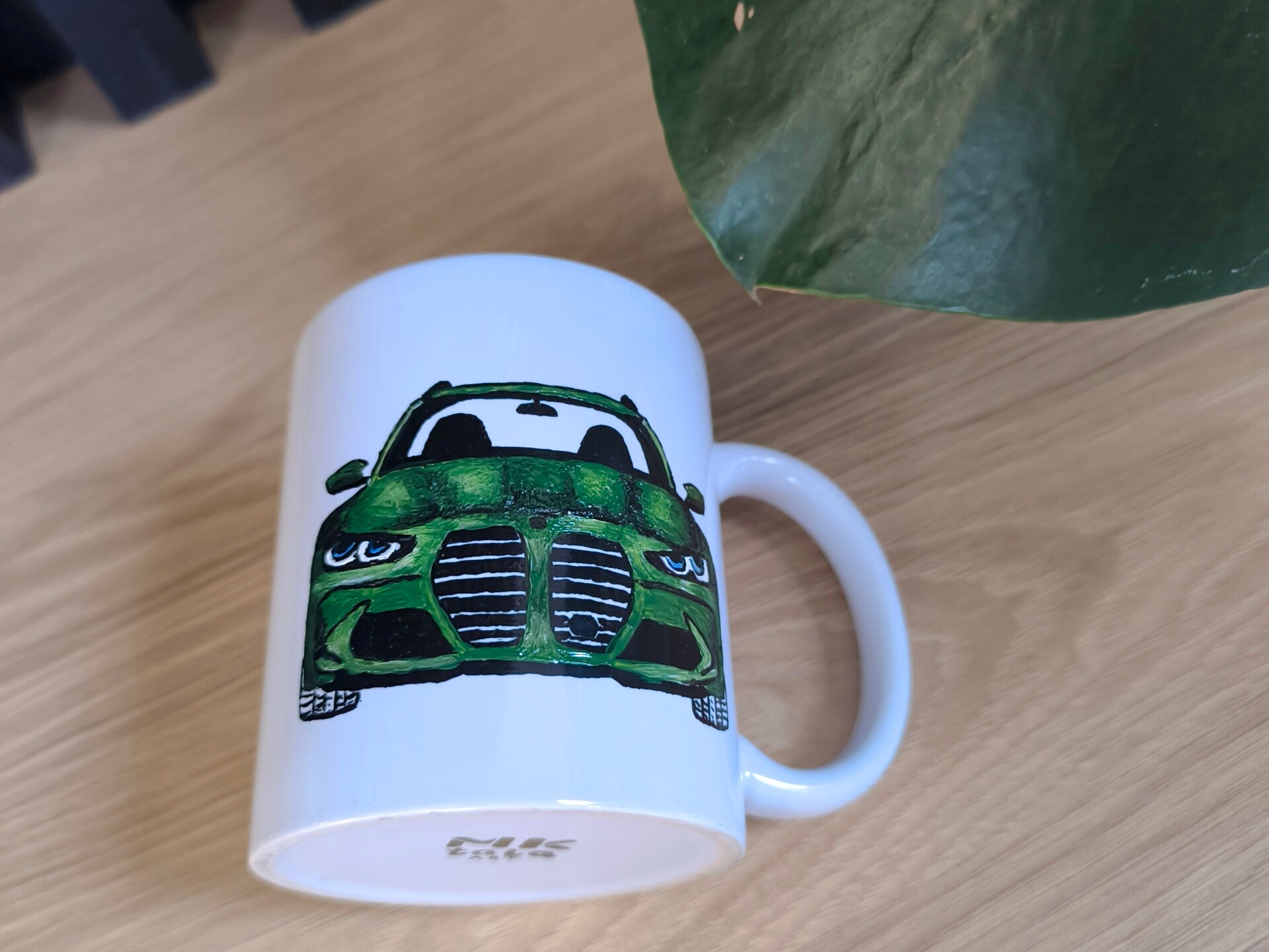 Ręcznie zdobiony kubek męski dla fana piłki nożnej, elegancki i praktyczny.