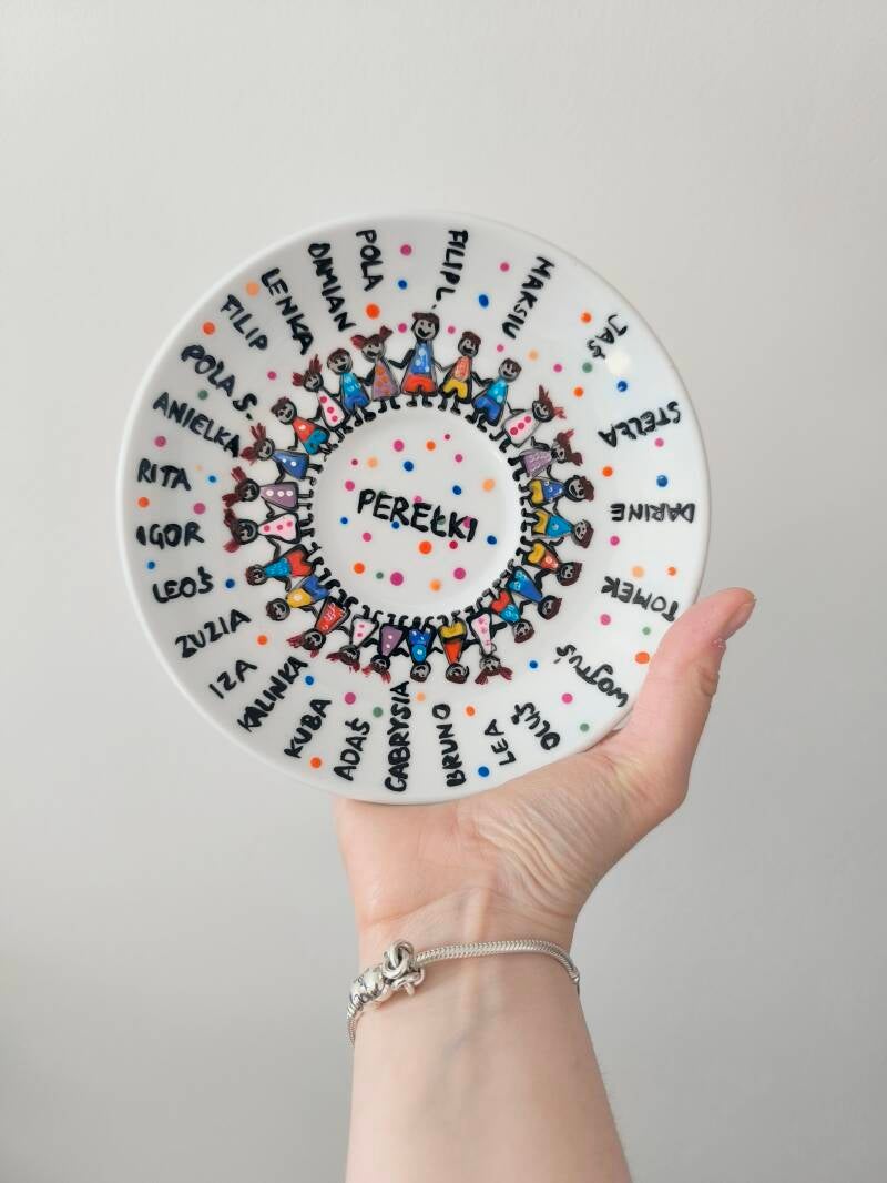 Kubek ręcznie zdobiony z motywem lwa i gwiazdek, prezent na Dzień Przedszkolaka.