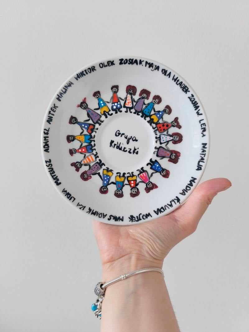 Porcelanowy kubek z motywem kwiatów polnych i serc, elegancki upominek dla przedszkolanki.