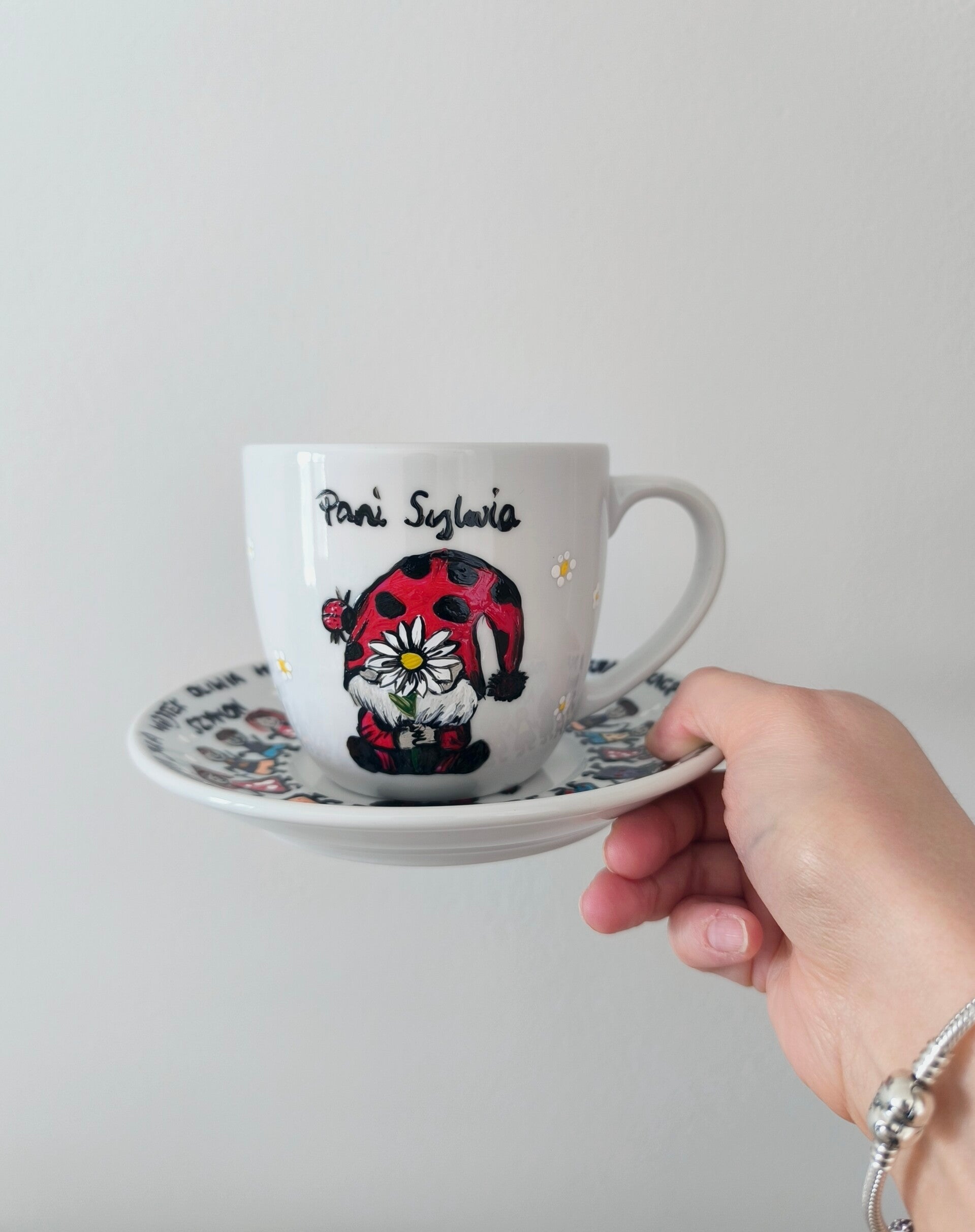 Porcelanowy kubek z wizerunkiem jednorożca i kwiatów, prezent dla przedszkolaka.