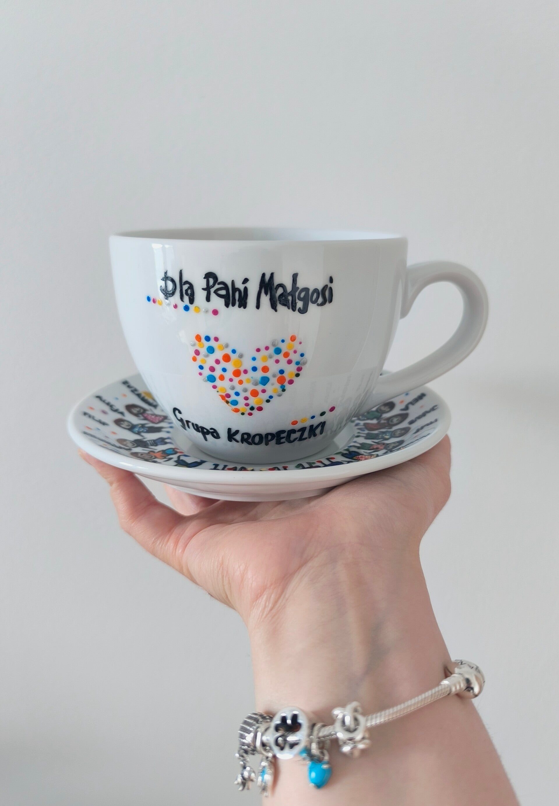 Kubek ręcznie zdobiony z napisem „Dziękujemy za naukę i wsparcie”, idealny prezent.