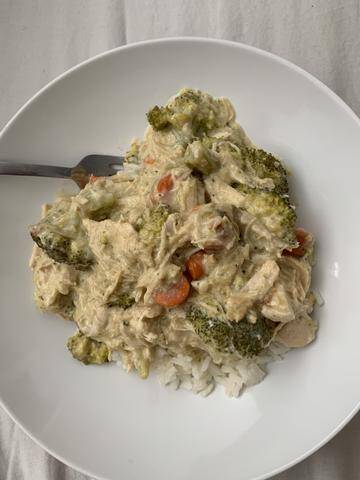 A warm bowl of Crockpot Country-Style Cannabis Chicken & Broccoli, a comforting meal for cannabis edibles and Stoner Strategies readers