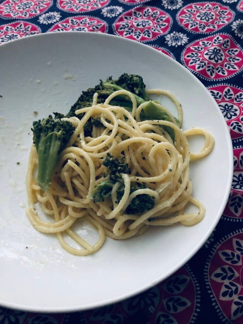 plate of Cannabis Broccoli Aglio Olio, perfect for cannabis edibles and stoner strategies enthusiasts
