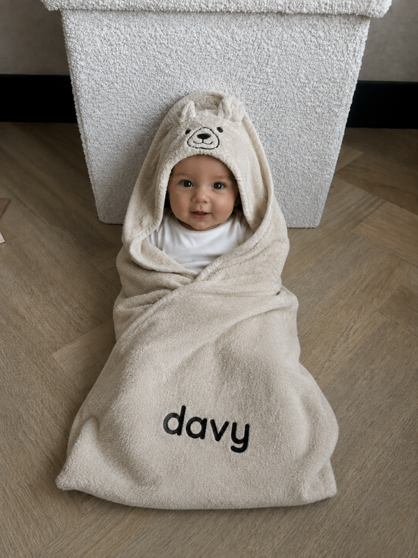 Baby Badcape met berenmuts