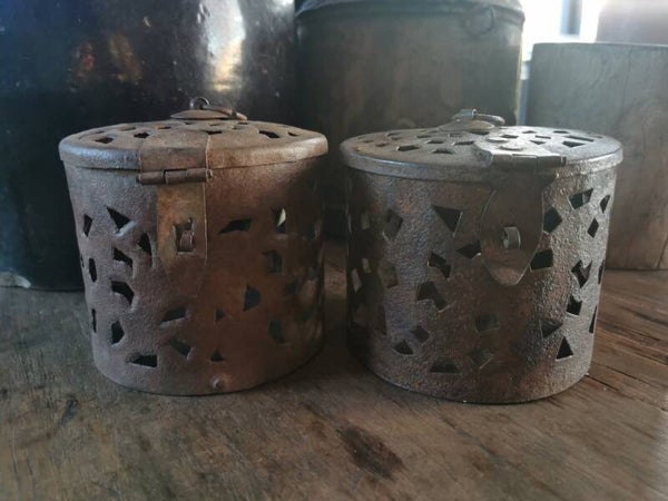 Stoer metalen roestkleurig potje waxinelichtje links