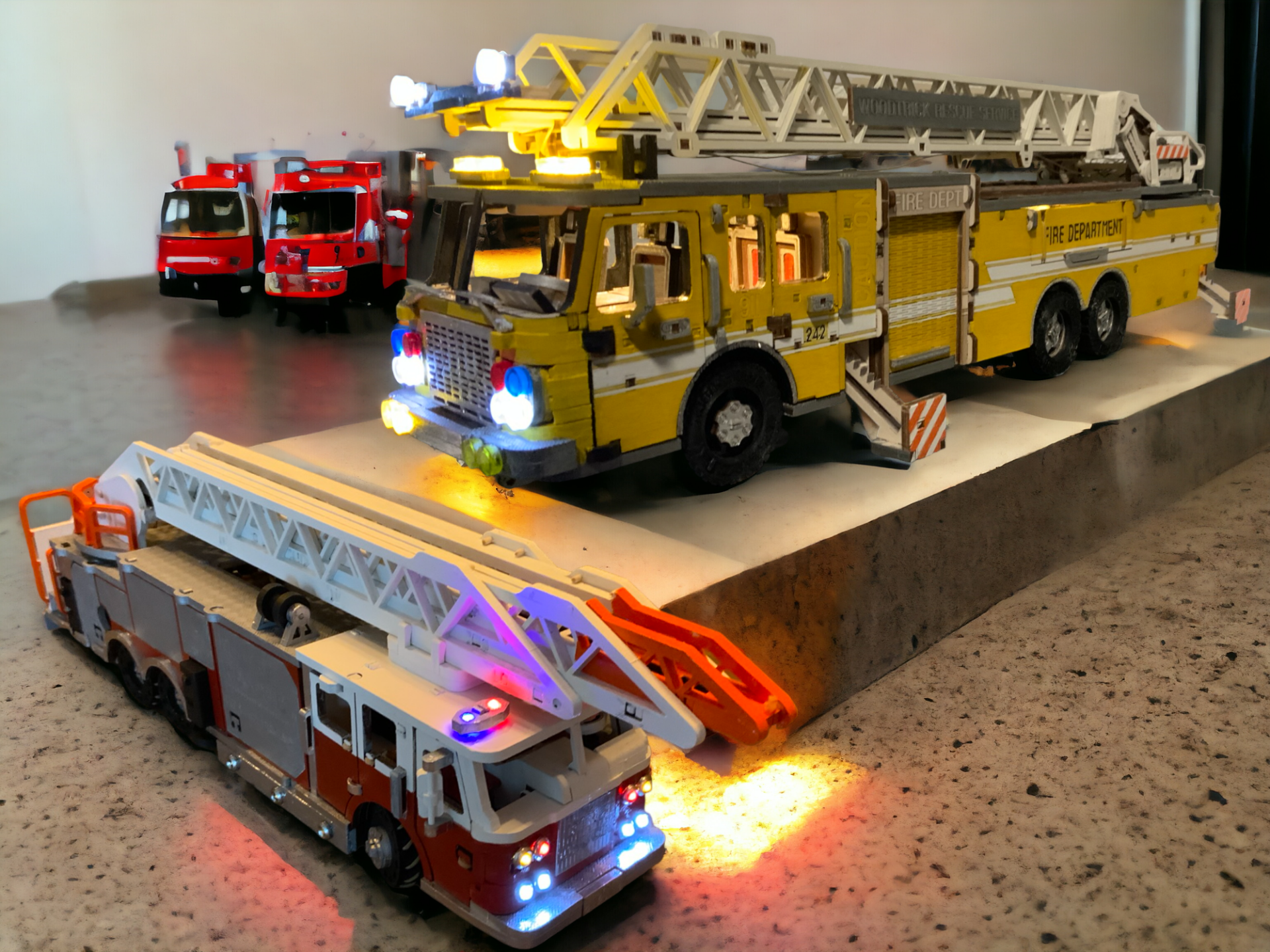 “Verlicht 3D model in een donkere setting, waarbij de LED’s een warme en realistische sfeer creëren.”