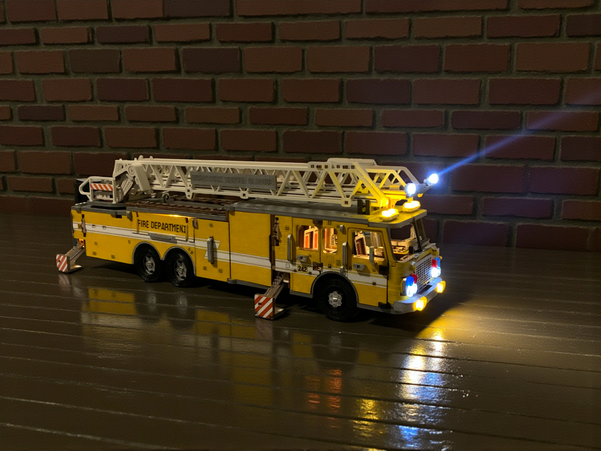 Full-size pick-up truck Wood Trick