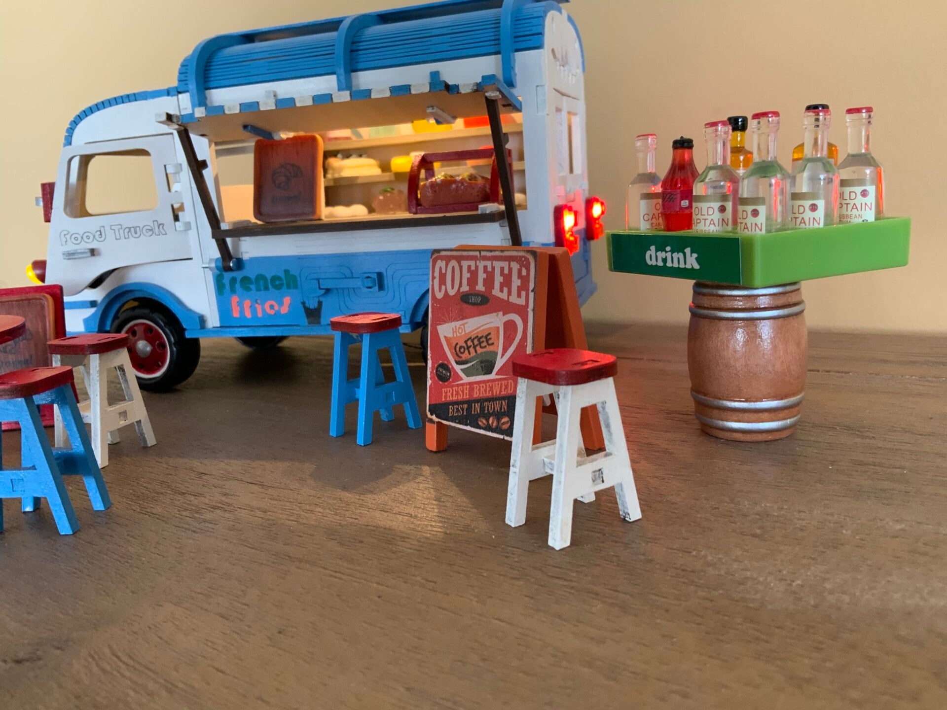 Citroën HY Foodtruck – zijaanzicht met open luik