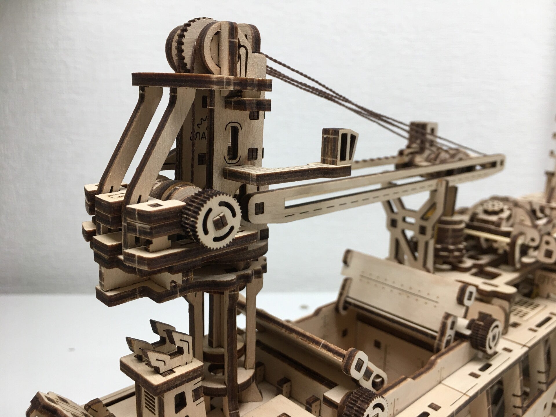 “Ugears Research Vessel houten modelbouw schip”.