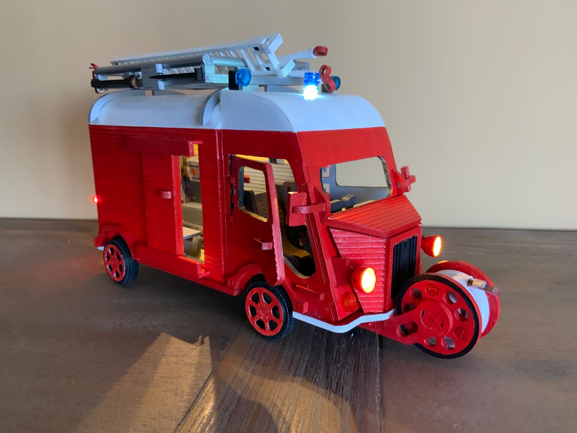 Citroën HY Brandweer – zijaanzicht met details