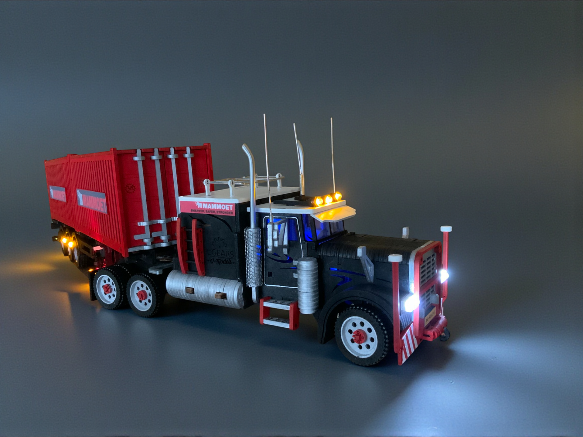 "Ugears en Eco Wood Art creëren samen unieke houten bouwpakketten waarin techniek en kunst samenkomen."