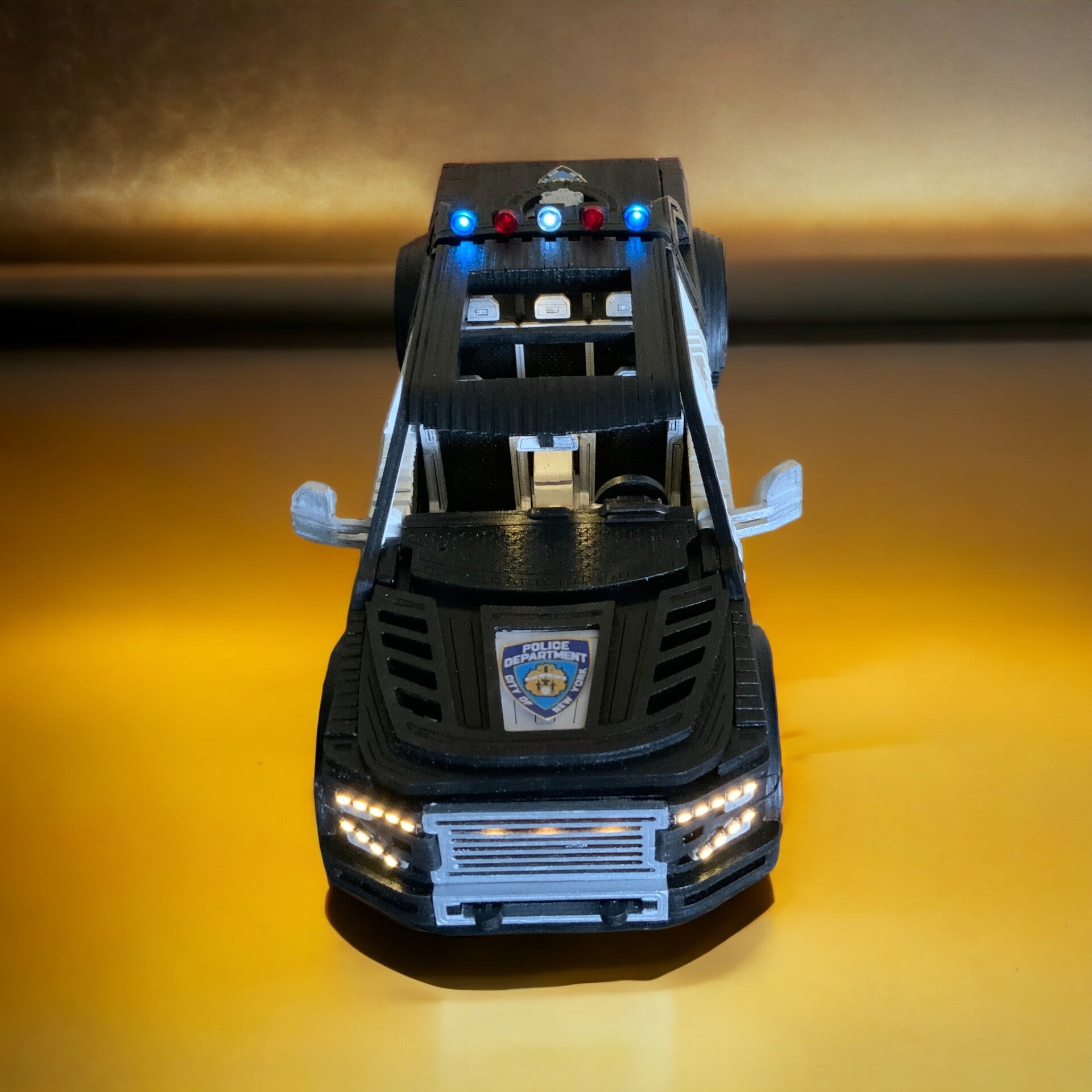 “Wood Trick Rescue Firetruck bouwmodel geel”  “Mechanisch brandweerwagen bouwpakket met verlichting”