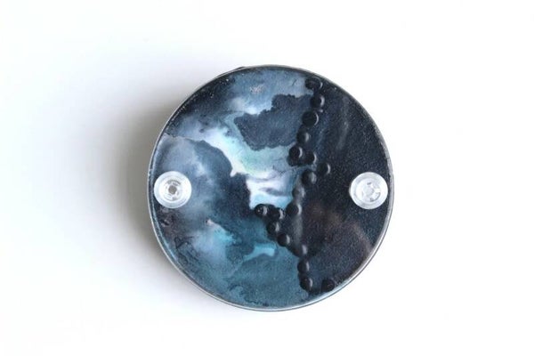 Broche hout en acrylaat B20-4