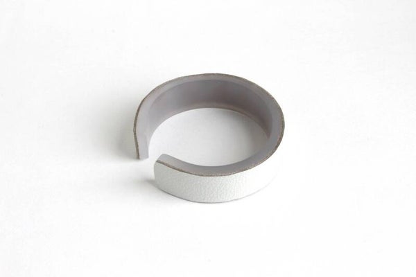 Armband acrylaat  en leer A20-10