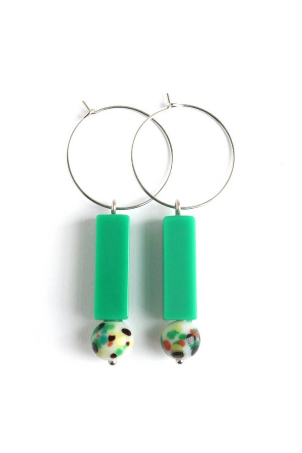 VERKOCHT Oorbellen acrylaat en glas O20-21