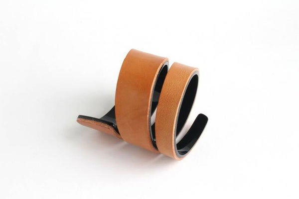 Armband acrylaat en leer A20-13