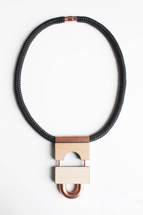 VERKOCHT Ketting hout, koper, koord K21-50