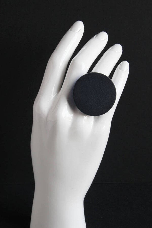 Ring leer en acrylaat blauw R22-38