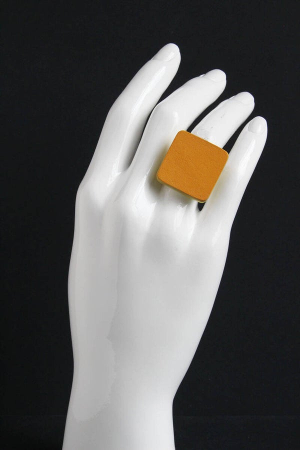 Ring leer en acrylaat geel R23-89