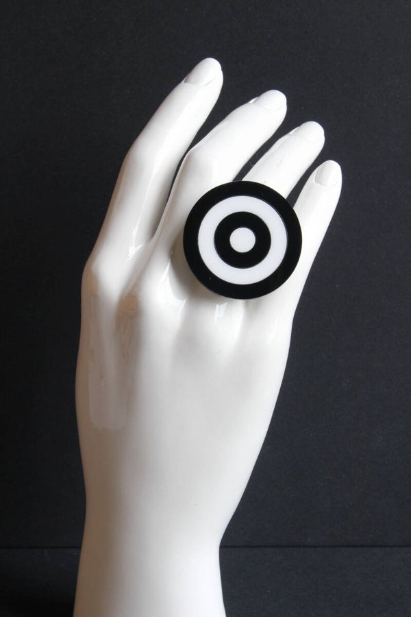 Ring zwart-wit R23-102