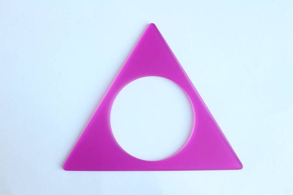 Armband driehoek cyclaam acrylaat A24-3