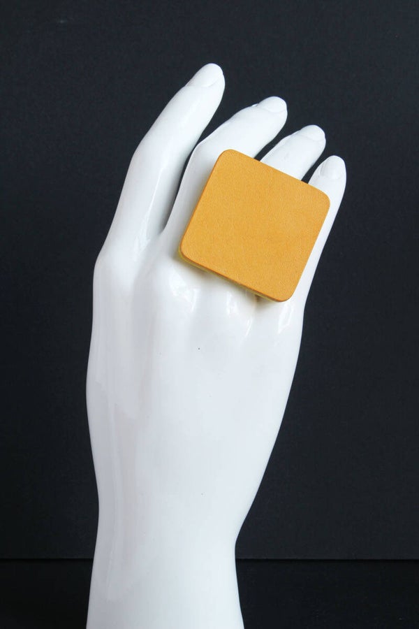 Ring leer en acrylaat geel R24-8