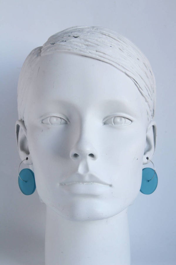 Oorbellen mat lichtblauw acrylaat O24-7