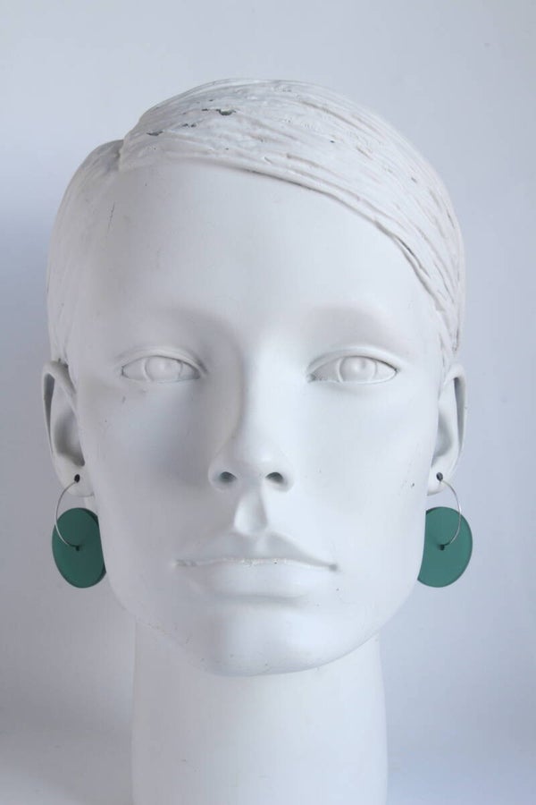 Oorbellen mat donkergroen acrylaat O24-8