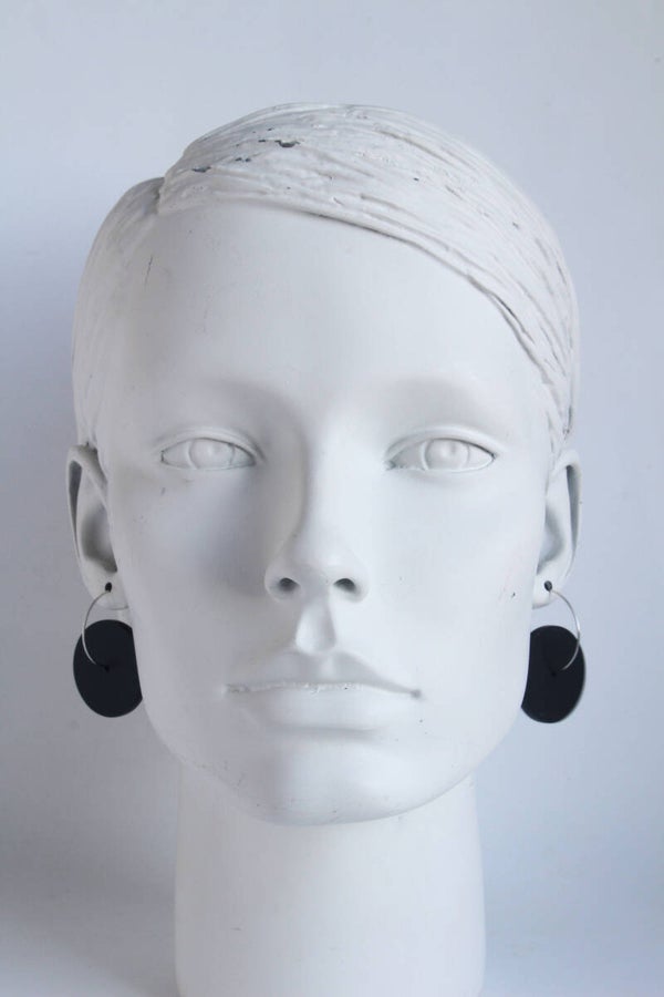 Oorbellen mat zwart acrylaat O24-1