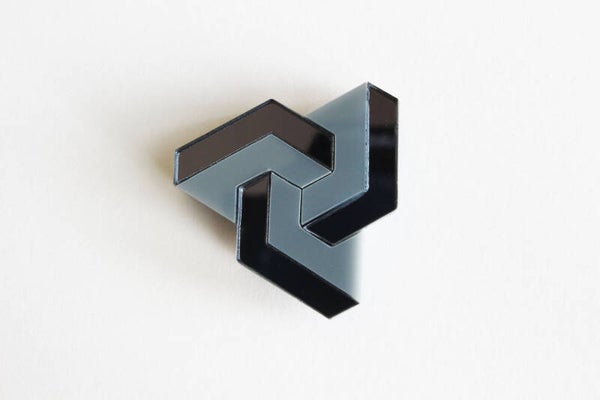 Broche Schuivende figuur B25-2