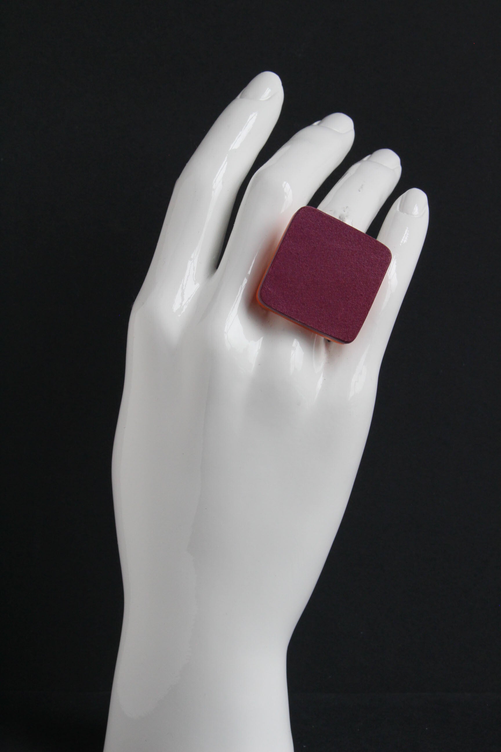 Ring leer en acrylaat paars/oranje R23-80