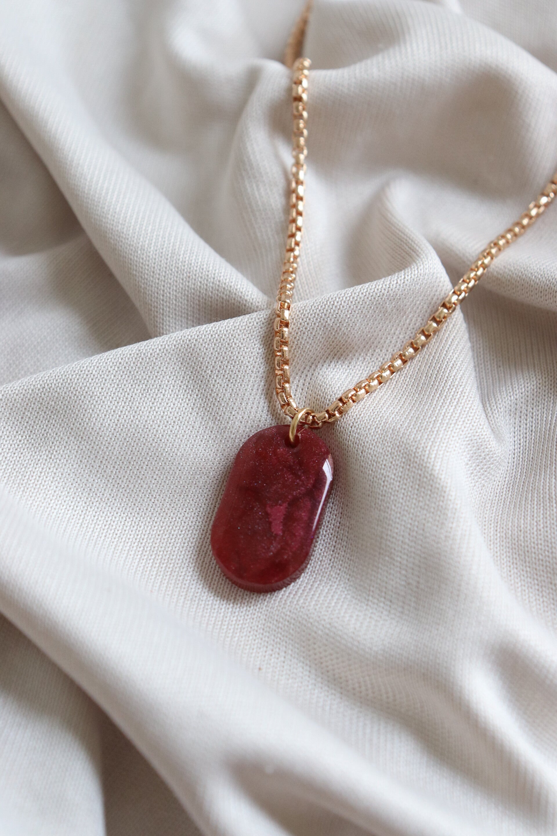 Collier “Rouge Élégance”