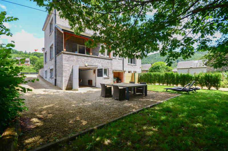 garden with dinner table