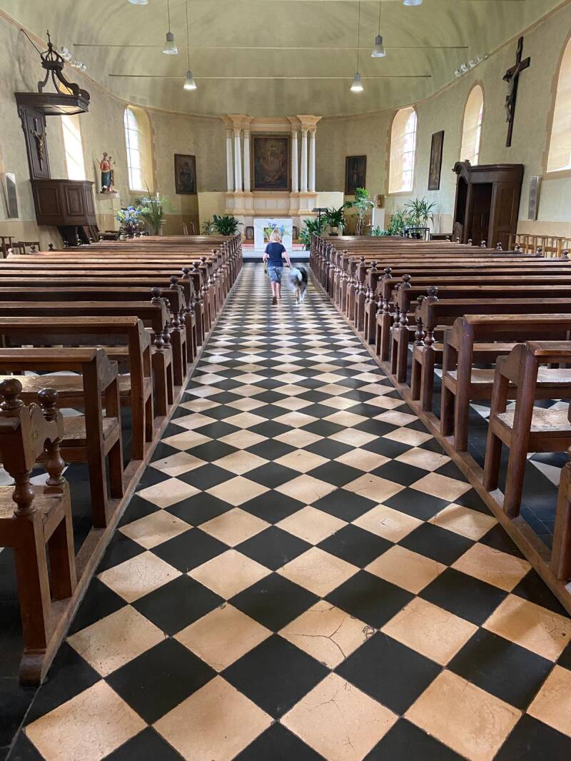 Binnen in de kerk van Saint-Remarcle teBohan
