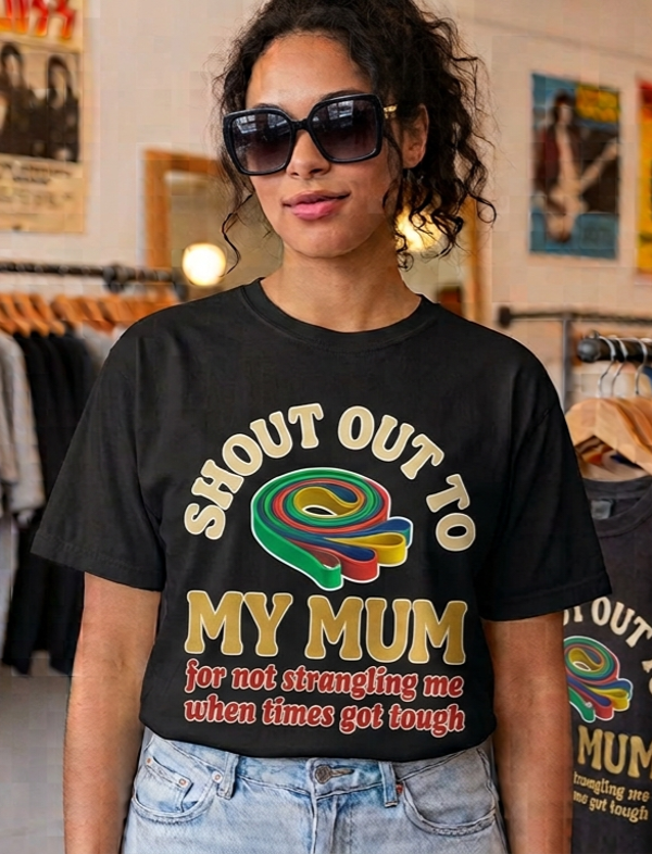 Shout out to MY MUM (Lindsay Clancy inspired) - T-Shirt Regular 140gsm