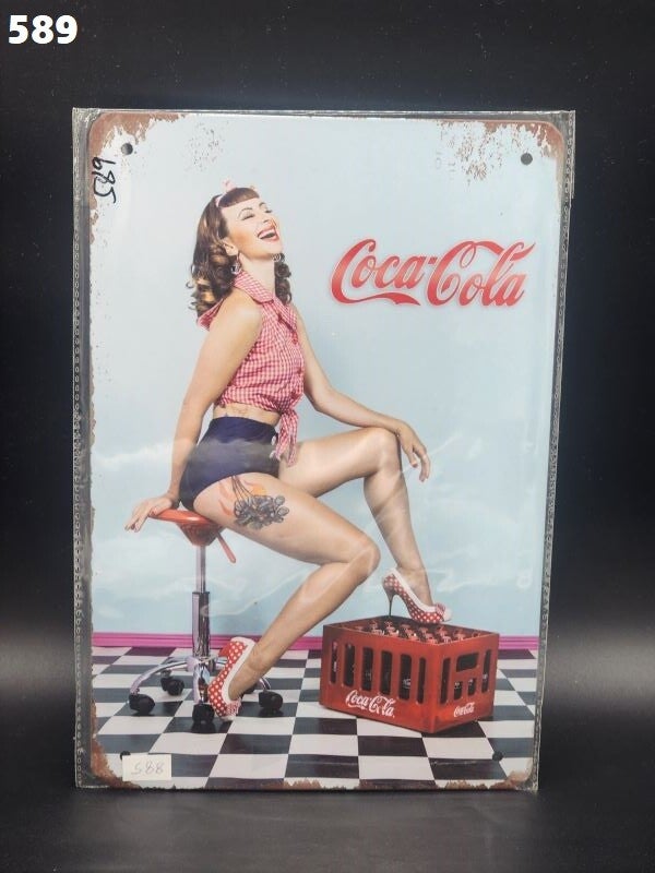 Tin Sign 589 - Coca-Cola Vintage Pin-Up Pose