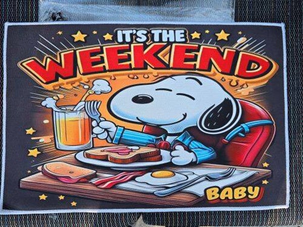Mat 63 - Snoopy It's The Weekend
