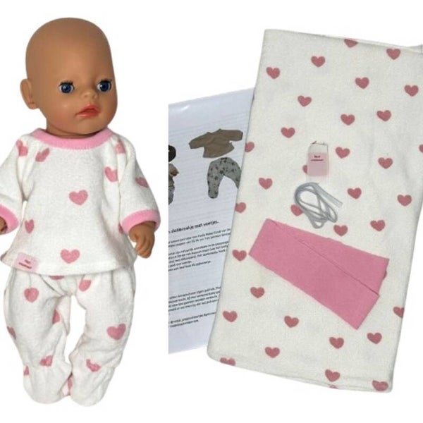 8514 Naaipakket pyjama, wit met roze hartjes