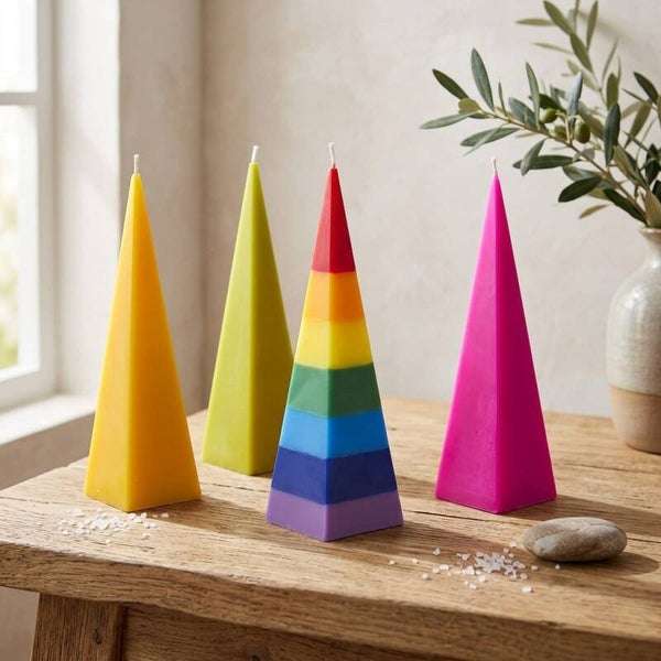Piramide kaars geurloos div kleuren vanaf