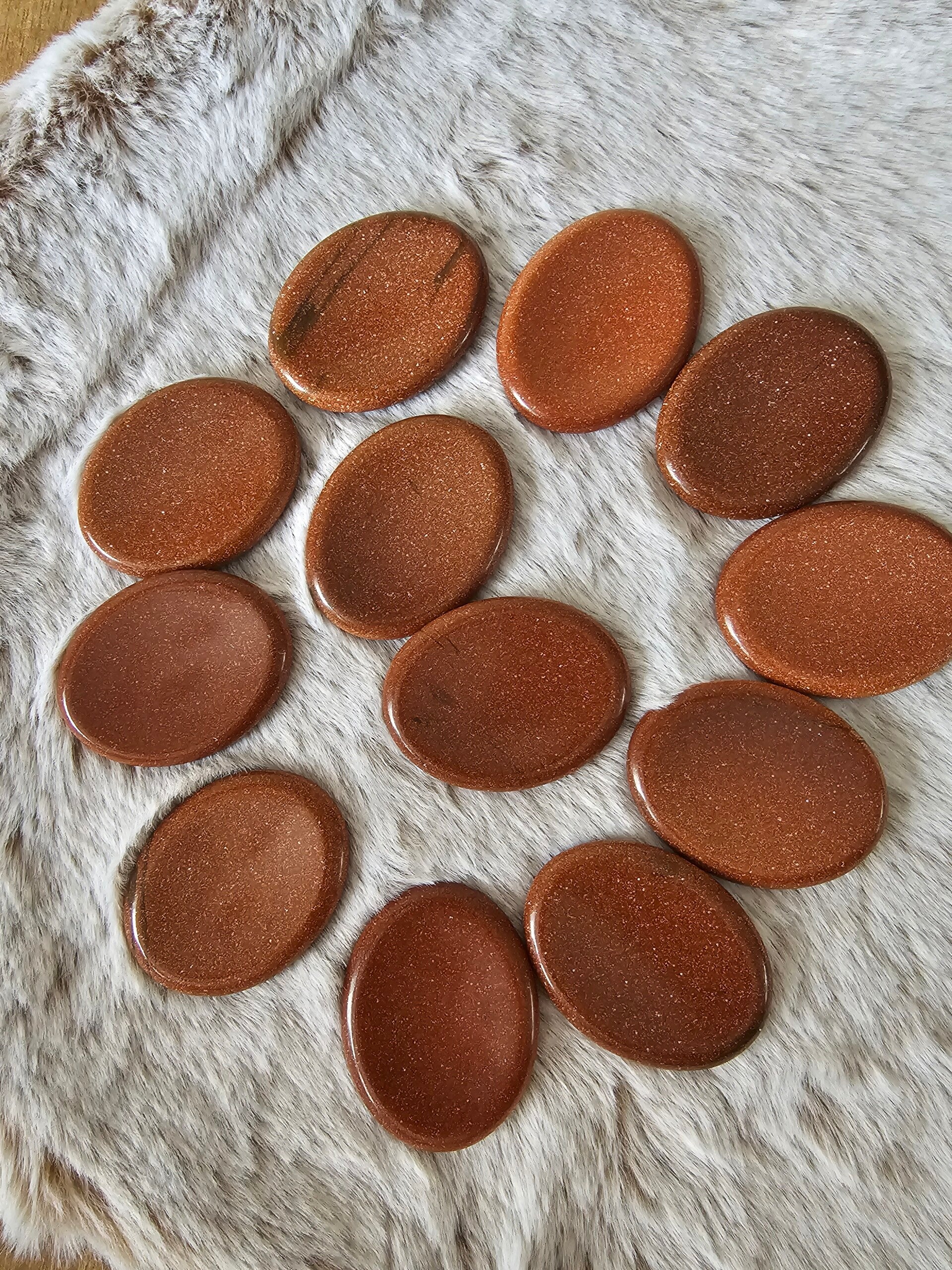 Goudsteen worry stone