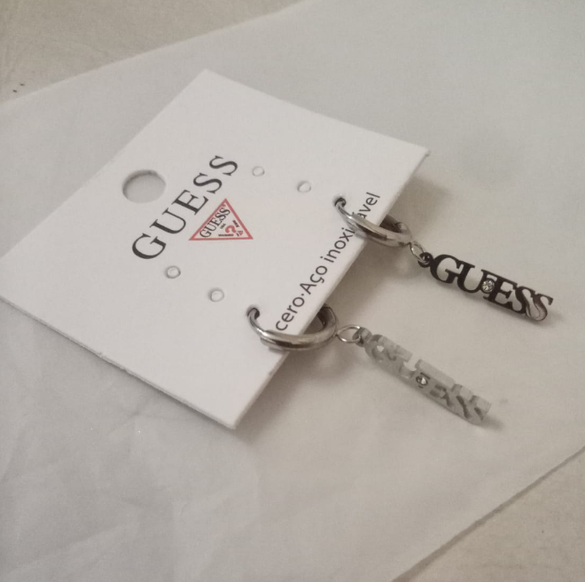 Pendientes guess plateados