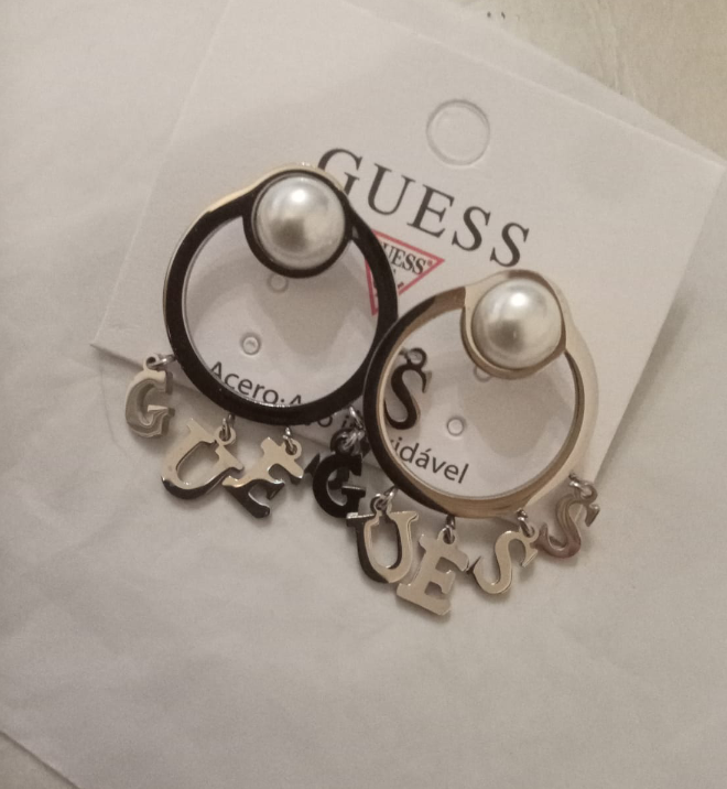 Pendientes guess letras colgantes