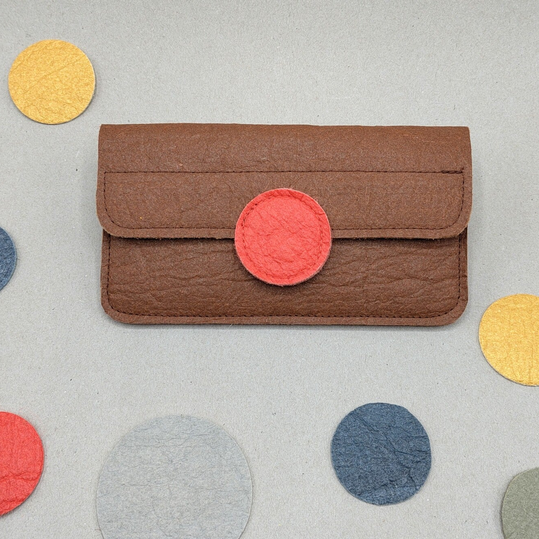 Lundholm Dames Portemonnee Rood Leer RFID (Anti-Skim) - portemonnee dames billfold vrouwen cadeautjes tip | Scandinavisch design - Göteborg serie - Hilten Lederwaren & Cadeaus Lundholm Dames Portemonnee Rood Leer RFID (Anti-Skim) - portemonnee dames billfold vrouwen cadeautjes tip | Scandinavisch design - Göteborg serie - Hilten Lederwaren & Cadeaus