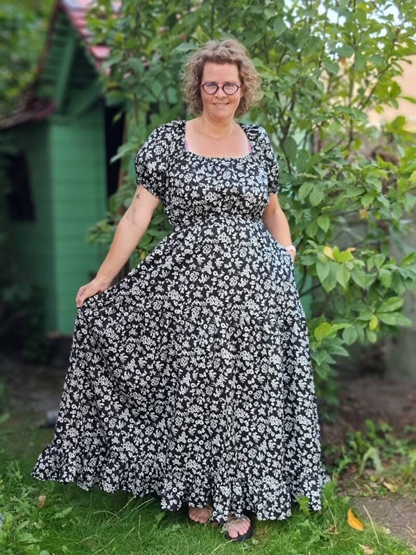 Jurk Freya zwart/wit bloem maat M t/m XL