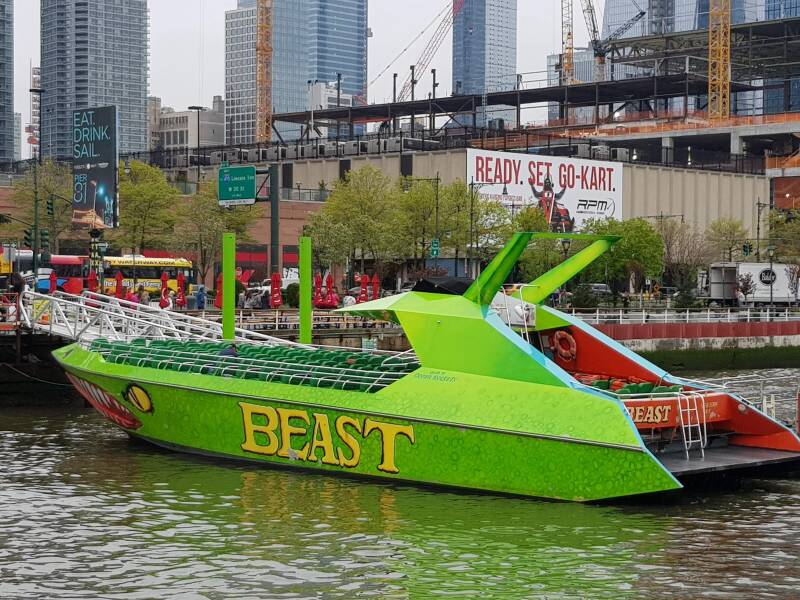 Beast boat (M)