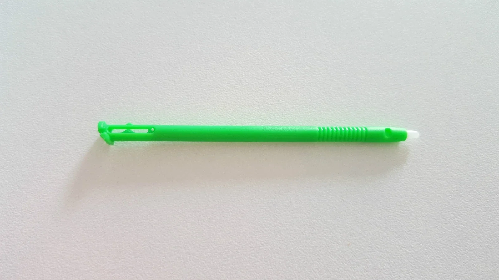 1 stylet Couleur Vert (SubSonic)Nintendo New 3DS (NON Compatible avec 3DS)Neuf